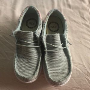 Girls hey dudes hard to find